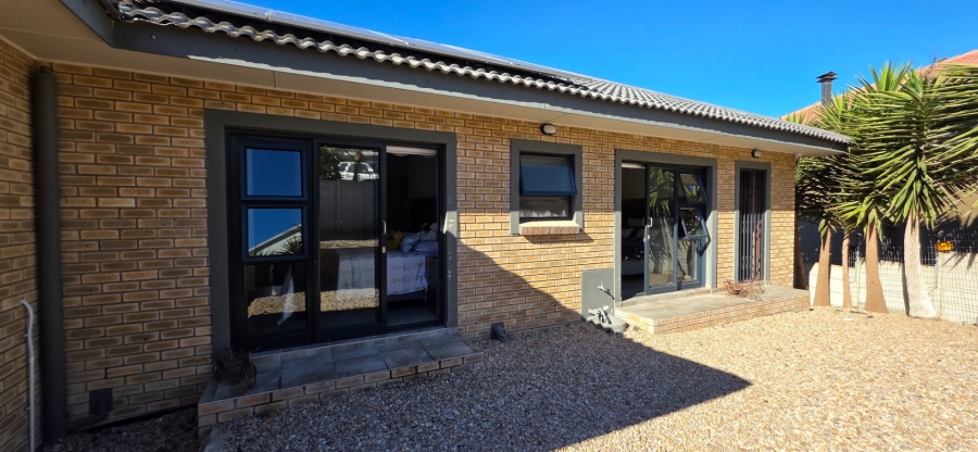 5 Bedroom Property for Sale in Island View Western Cape